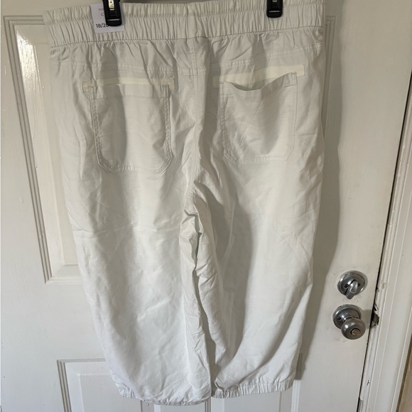 White Drawstring Capri Pants - Picture 2 of 3